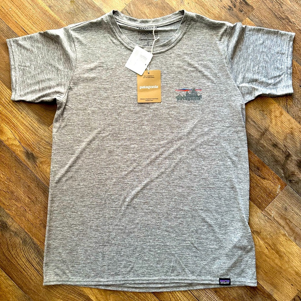 Woman’s Patagonia Capilene Cool Daily Graphic Shirt - Picture 5 of 7